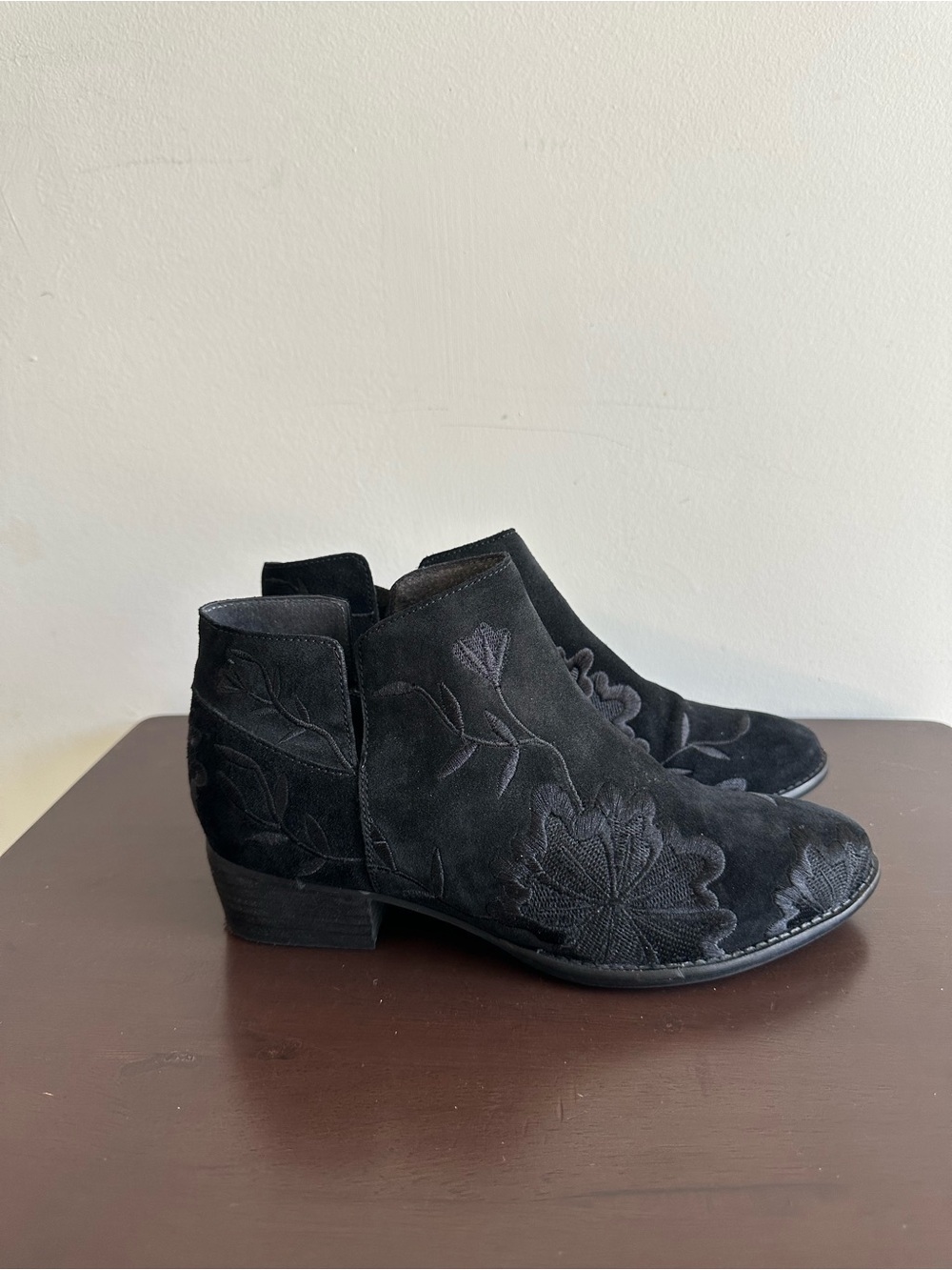 Seychelles Black Suede Embroidered Ankle Boots 8